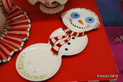 Plates: Cookie, Snowman, 18 1/2 Inches.